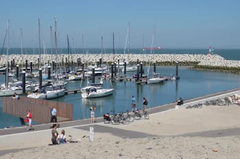 De omgeving van Camping Wulpen - De jachthaven van Cadzand